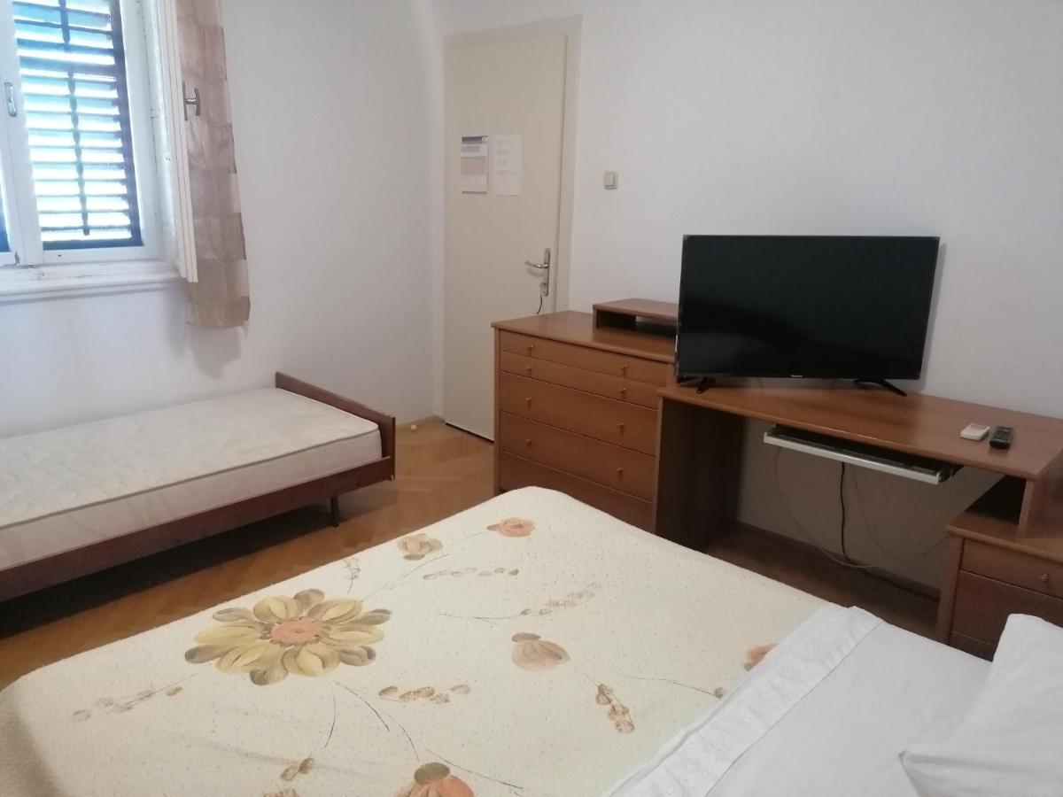 Apartments And Rooms Tomas ポドストラナ エクステリア 写真