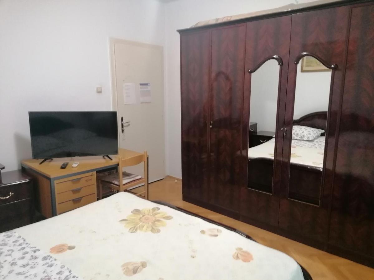 Apartments And Rooms Tomas ポドストラナ エクステリア 写真