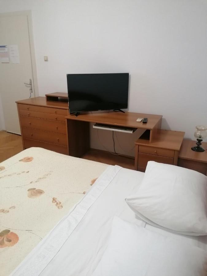 Apartments And Rooms Tomas ポドストラナ エクステリア 写真