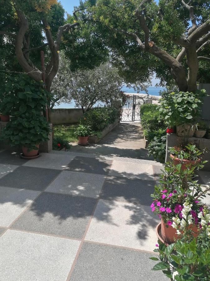 Apartments And Rooms Tomas ポドストラナ エクステリア 写真