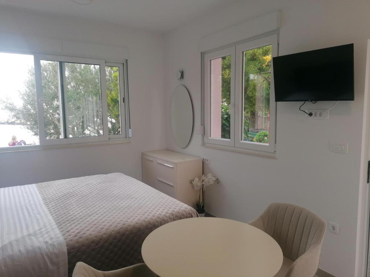 Apartments And Rooms Tomas ポドストラナ エクステリア 写真