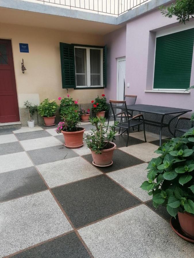 Apartments And Rooms Tomas ポドストラナ エクステリア 写真