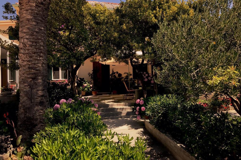 Apartments And Rooms Tomas ポドストラナ エクステリア 写真